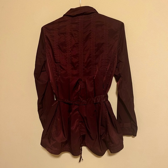 White House Black Market maroon wind breaker jacket size 8 - Picture 4 of 9
